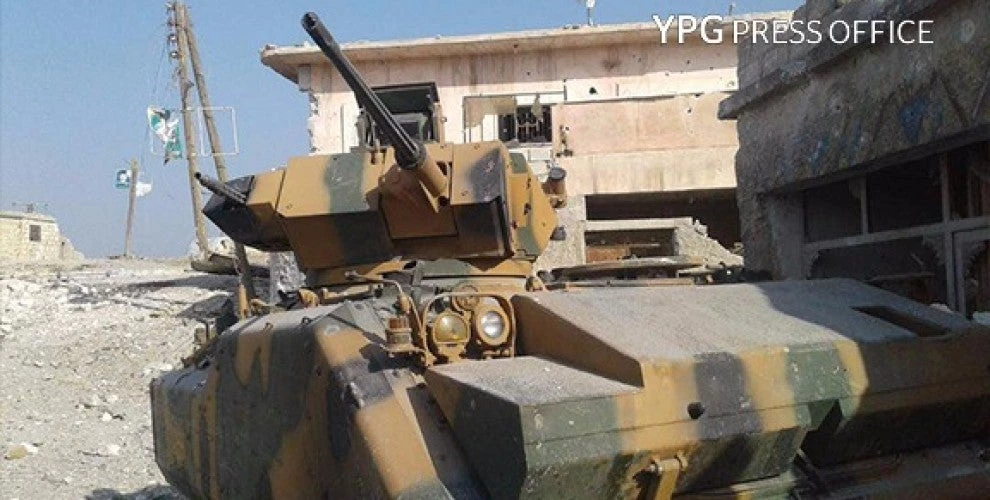 Στα πόδια το έβαλε ο «ένδοξος» τουρκικός στρατός – Οι Κούρδοι κατέλαβαν τουρκικό τεθωρακισμένο όχημα στο Αφρίν (βίντεο)